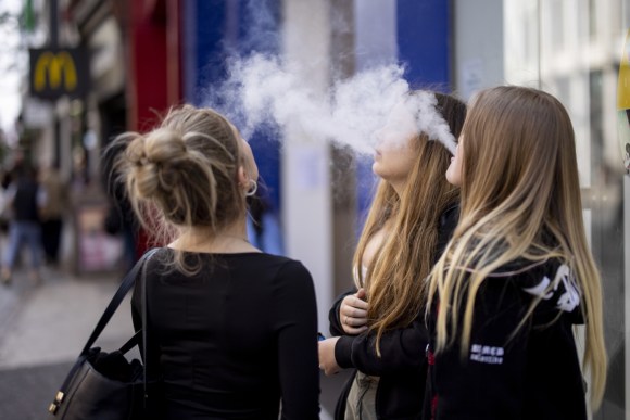 Вейпинг помогает курильщикам отказаться от табака, говорится в глобальном исследовании