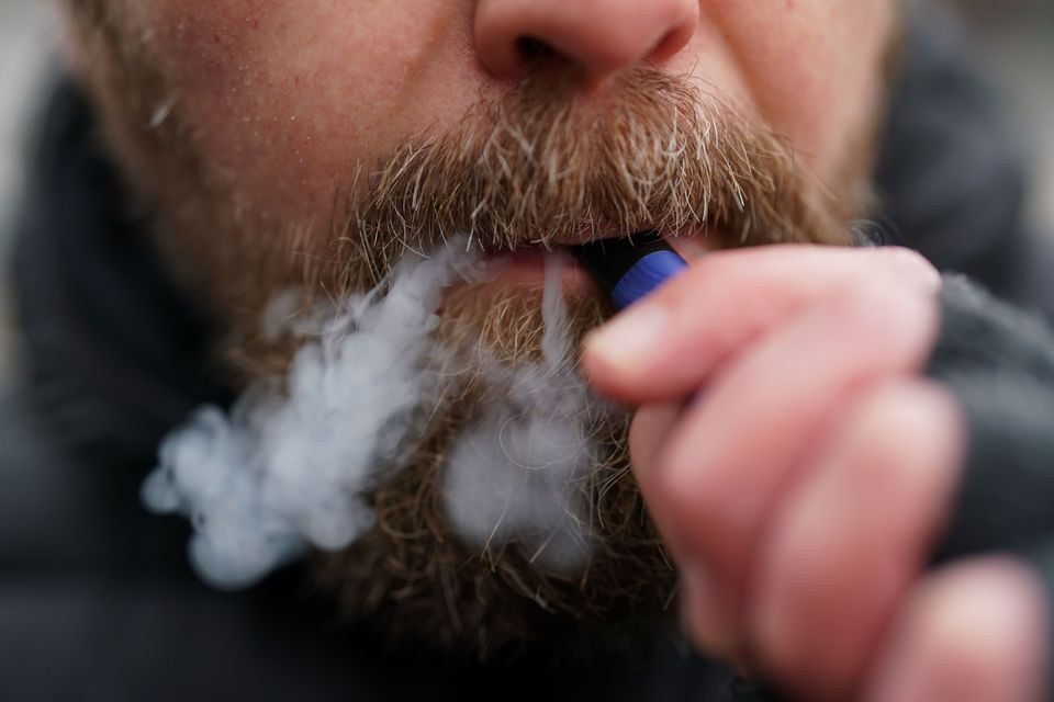 Каждый пятый вейпер в Ирландии вернется к курению, если запретить ароматизаторы, говорится в исследовании