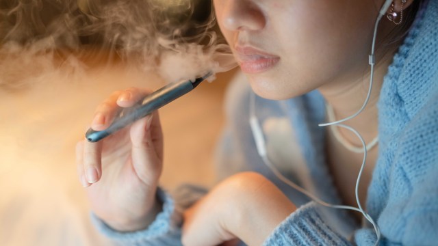 Являются ли вейпы на 95% более безопасными, чем курение? Вероятно, да, и ученые должны честно об этом говорить.